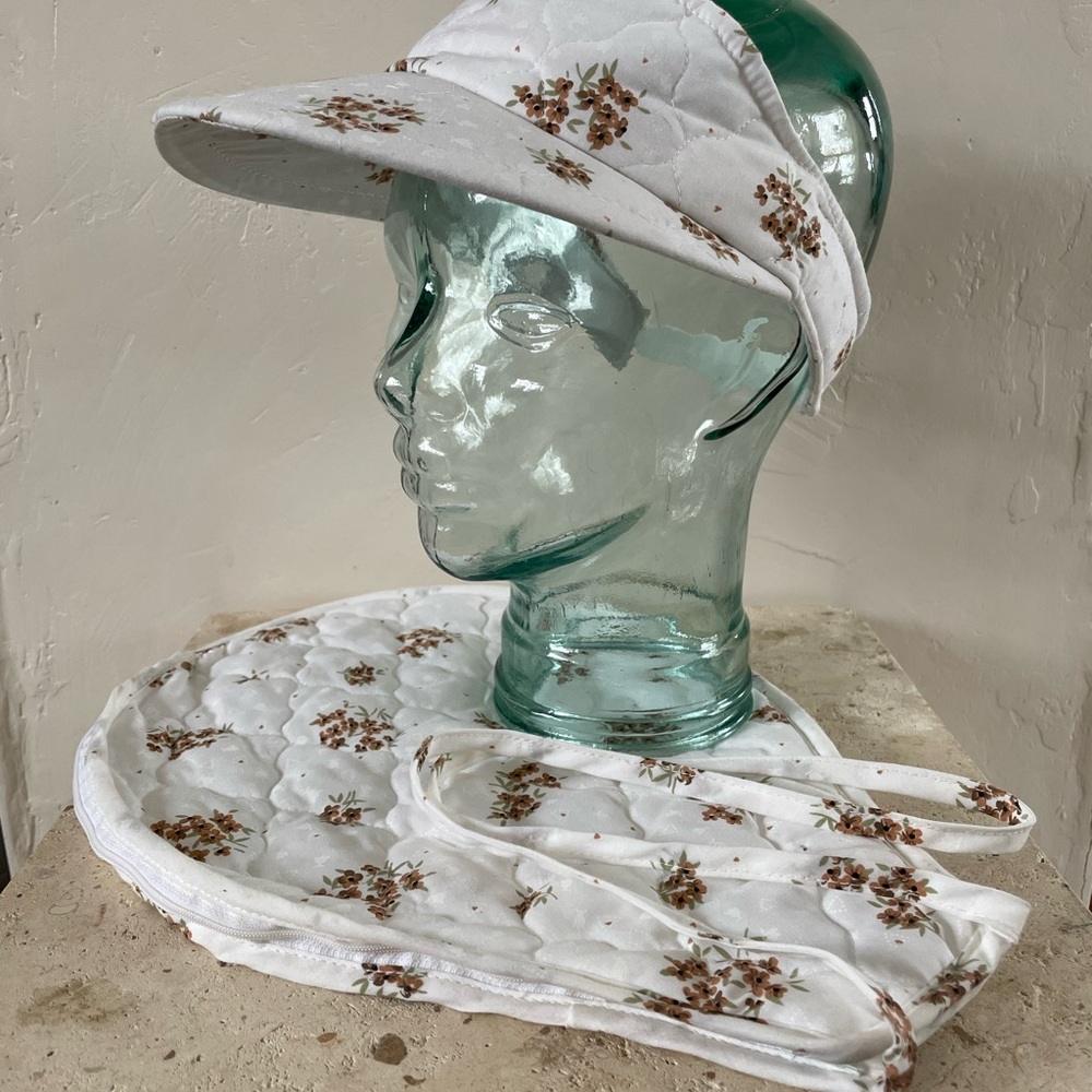 VINTAGE visor with matching case for a tennis or badminton racket